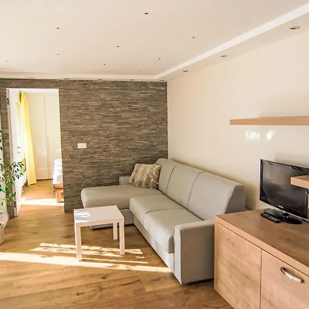 Cristal-9 By Interhome